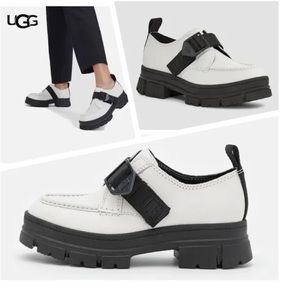 NWT Ugg Ashton shoes combat. Lug sole leather, white with black loafer. Size 6